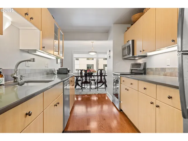 $357,900 | 2211 Southwest Park Place, Unit 803, Portland, OR 97205