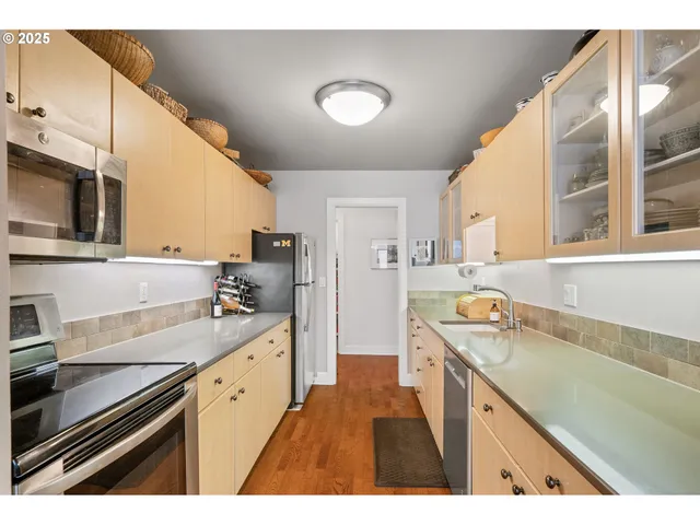$357,900 | 2211 Southwest Park Place, Unit 803, Portland, OR 97205