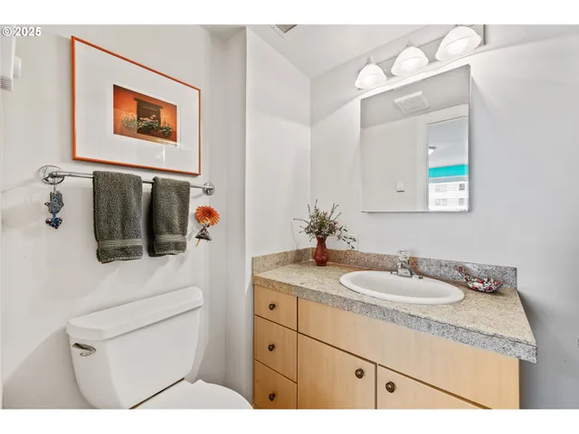 $357,900 | 2211 Southwest Park Place, Unit 803, Portland, OR 97205