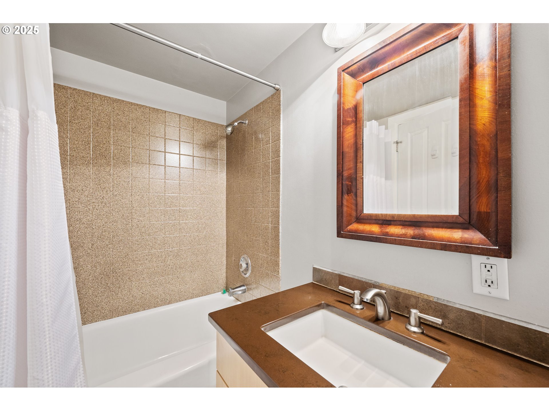 2211 Southwest Park Place, Unit 803 Portland, OR 97205 - Photo 28 of 36