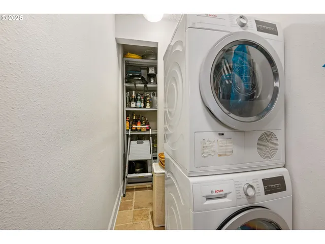 $357,900 | 2211 Southwest Park Place, Unit 803, Portland, OR 97205