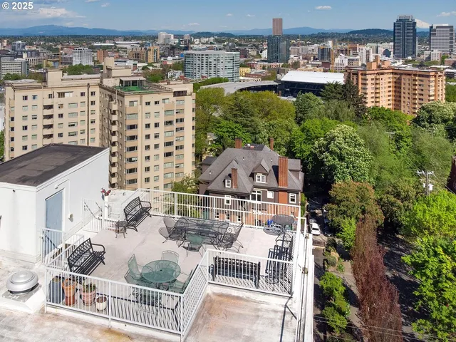 $357,900 | 2211 Southwest Park Place, Unit 803, Portland, OR 97205