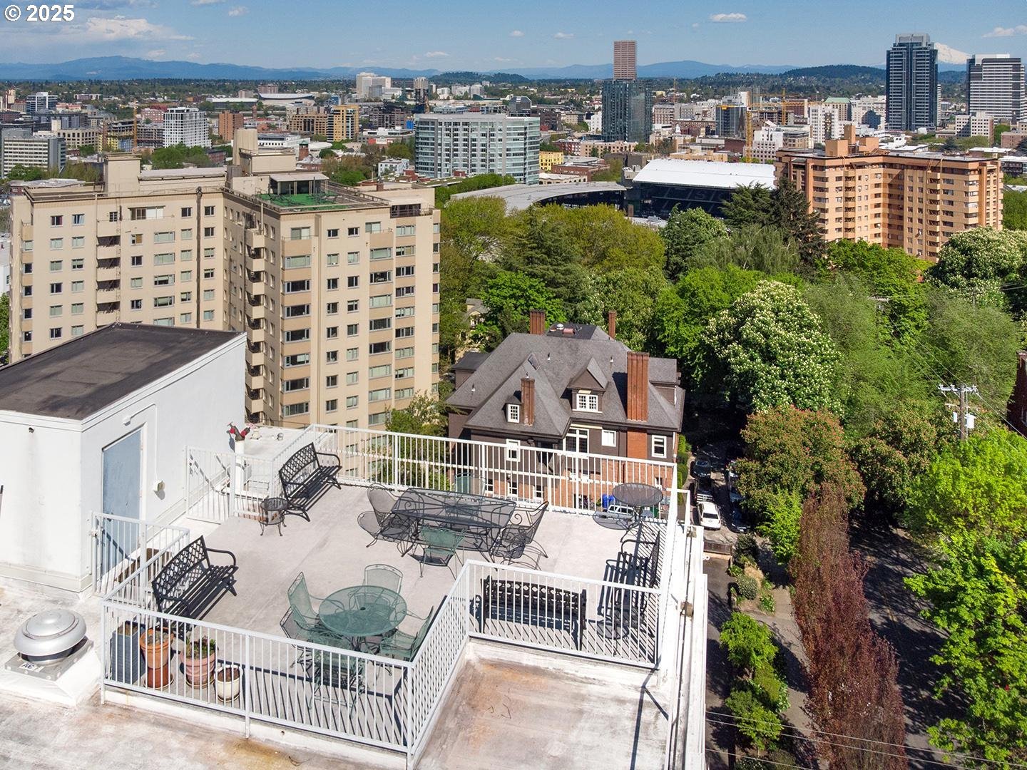 2211 Southwest Park Place, Unit 803 Portland, OR 97205 - Photo 33 of 36