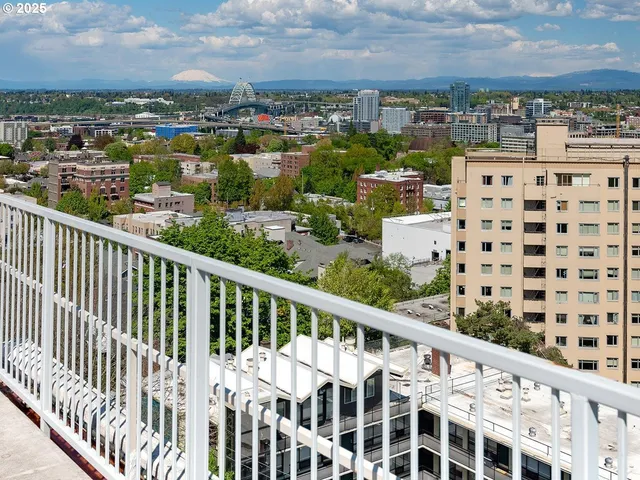 $357,900 | 2211 Southwest Park Place, Unit 803, Portland, OR 97205