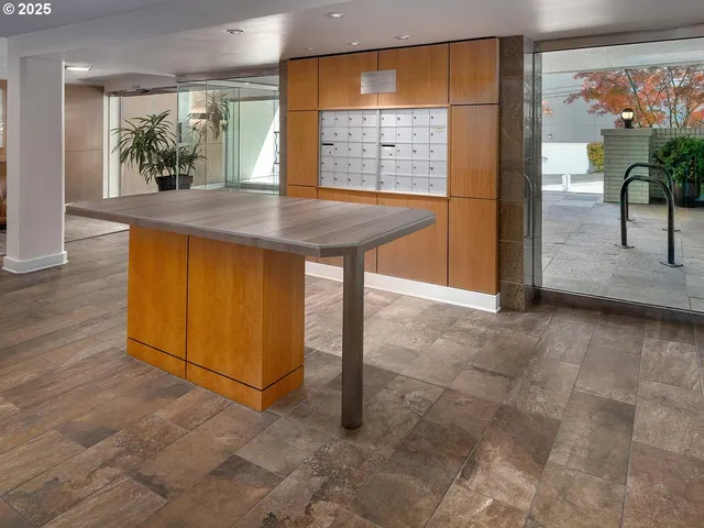 $357,900 | 2211 Southwest Park Place, Unit 803, Portland, OR 97205