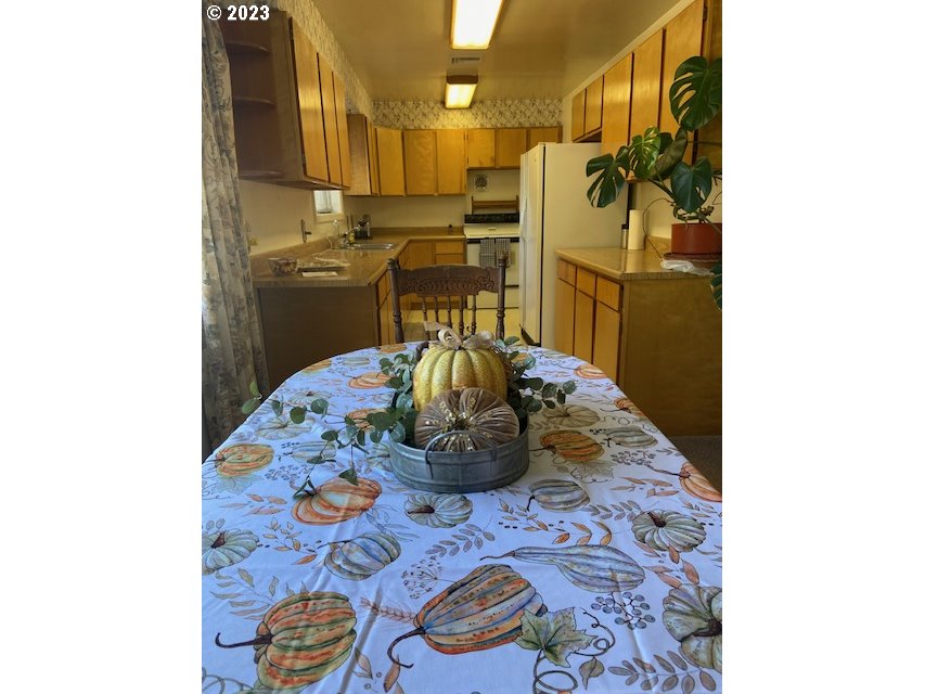3854 Cole Road Oakland, OR 97462 - Photo 8 of 32 Gallery Image 8