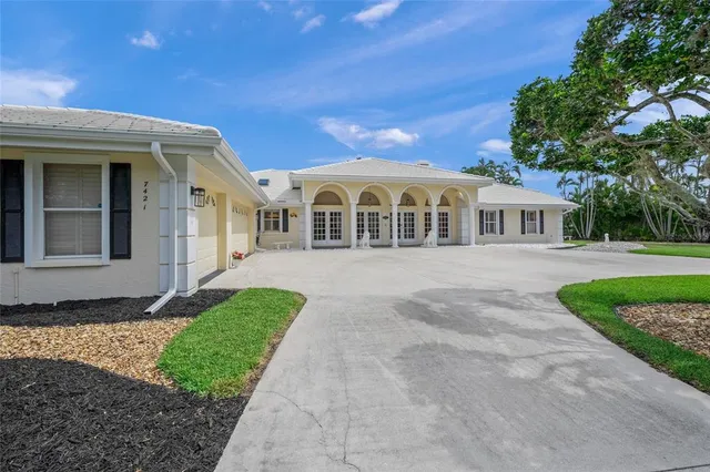 $1,295,000 | 7421 Weeping Willow Boulevard, Sarasota, FL 34241
