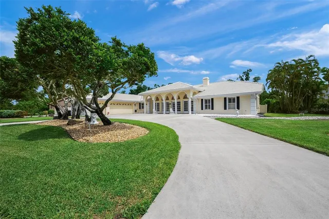 $1,295,000 | 7421 Weeping Willow Boulevard, Sarasota, FL 34241
