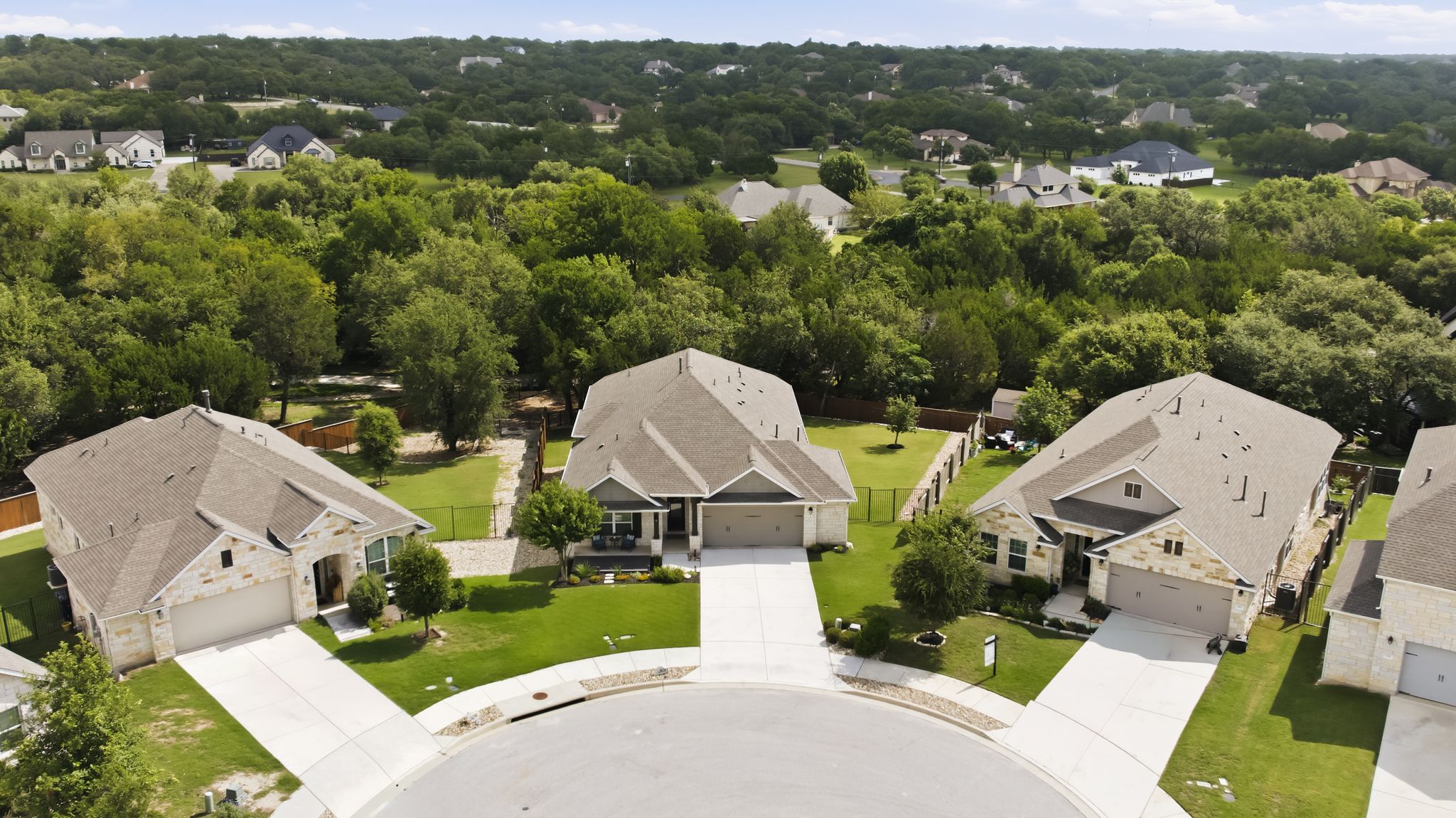 300 Prato Place Georgetown, TX 78628 - Photo 38 of 40 Cul-de-sac living in this welcoming neighborhood, with ample greenery and well-maintained properties.