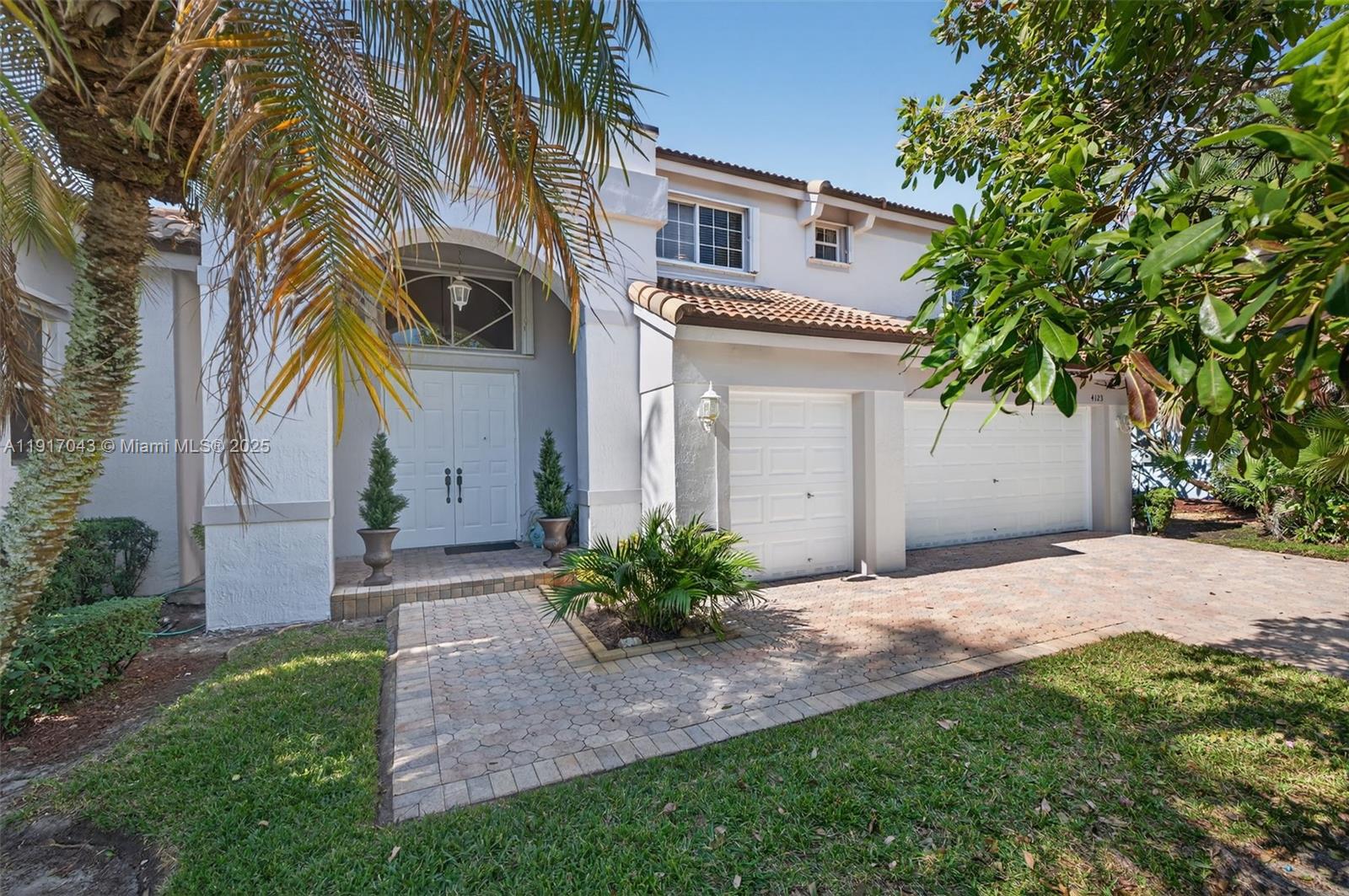 4123 West Lake Estates Drive Davie, FL 33328 - Photo 4 of 56