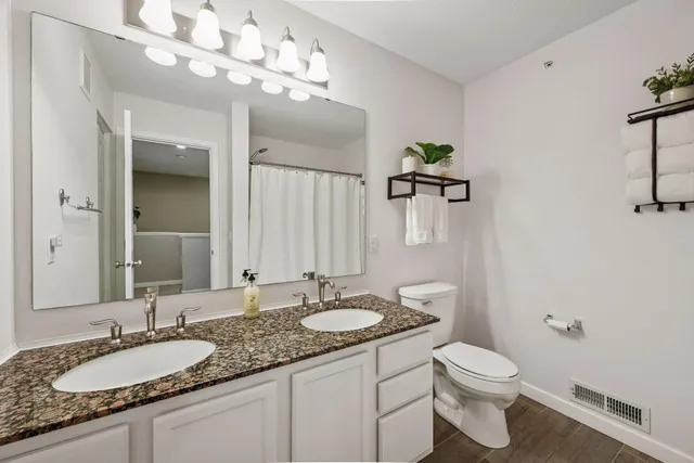 $300,000 | 588 Willoughby Way West, Minnetonka, MN 55305