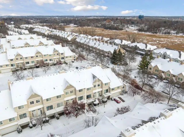 $300,000 | 588 Willoughby Way West, Minnetonka, MN 55305