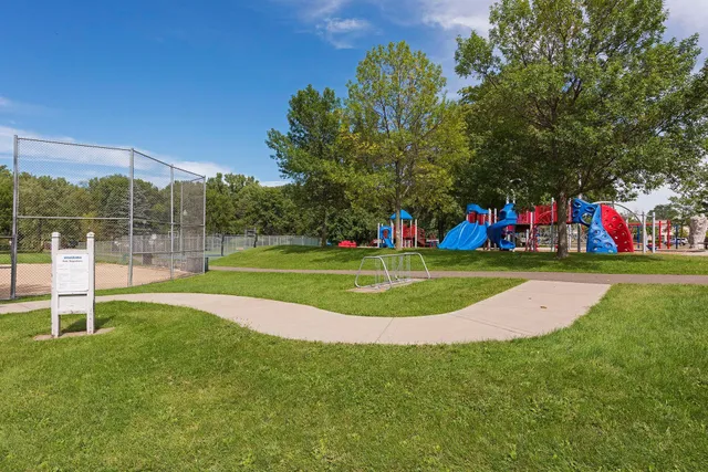 $300,000 | 588 Willoughby Way West, Minnetonka, MN 55305