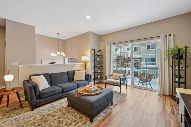 $300,000 | 588 Willoughby Way West, Minnetonka, MN 55305