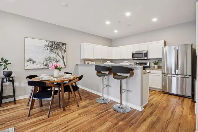 $300,000 | 588 Willoughby Way West, Minnetonka, MN 55305