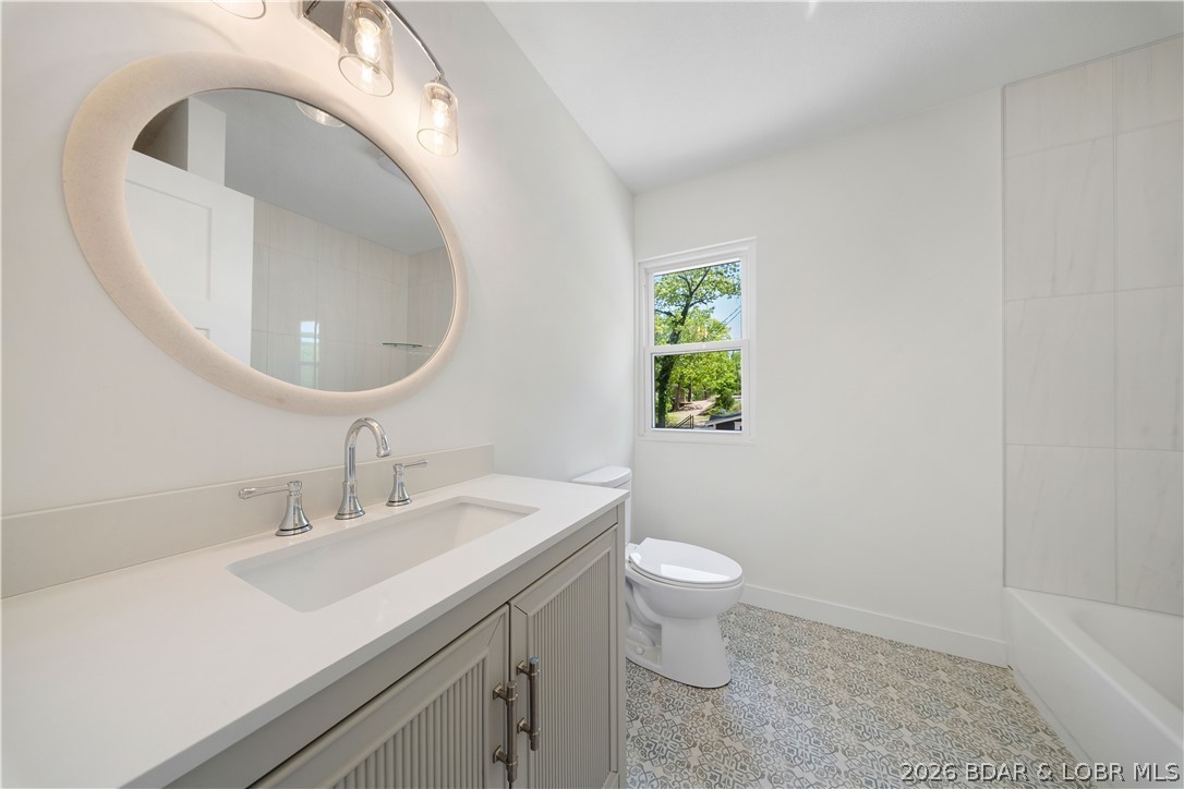 364 Relaxation Point Camdenton, MO 65020 - Photo 20 of 35 Upper Guest Bath