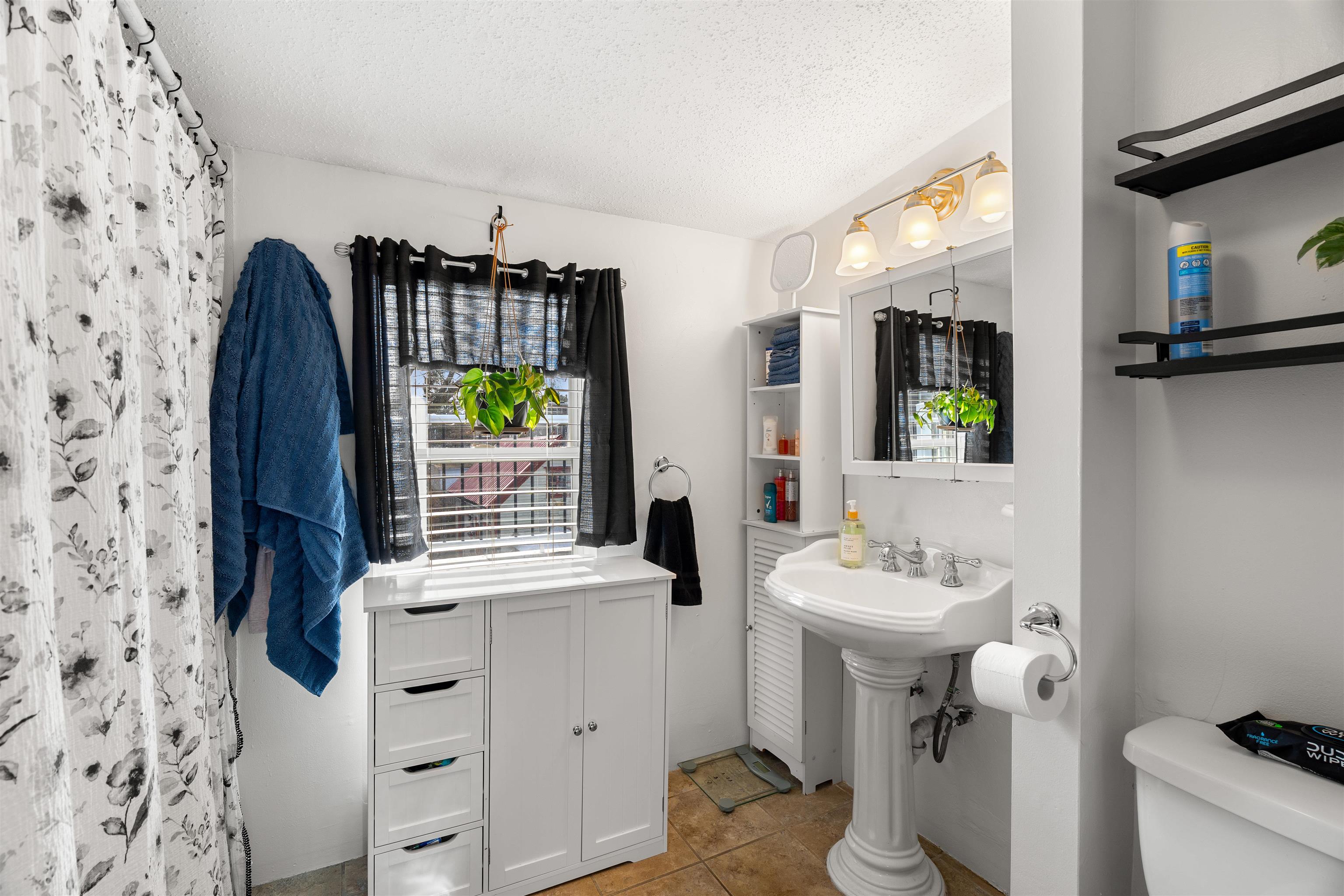 374 Bartlett Street Manchester, NH 03102 - Photo 16 of 44