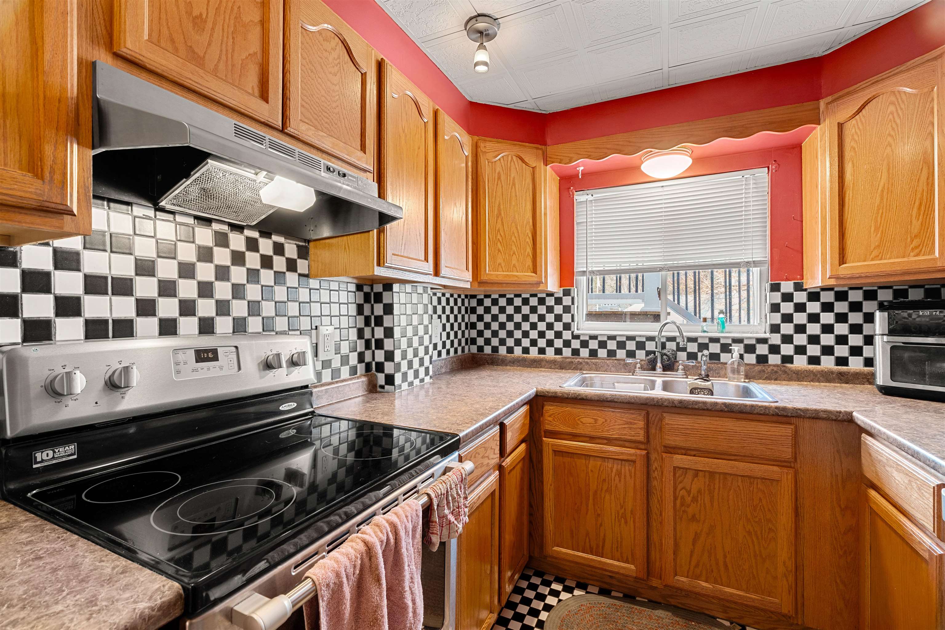 374 Bartlett Street Manchester, NH 03102 - Photo 32 of 44