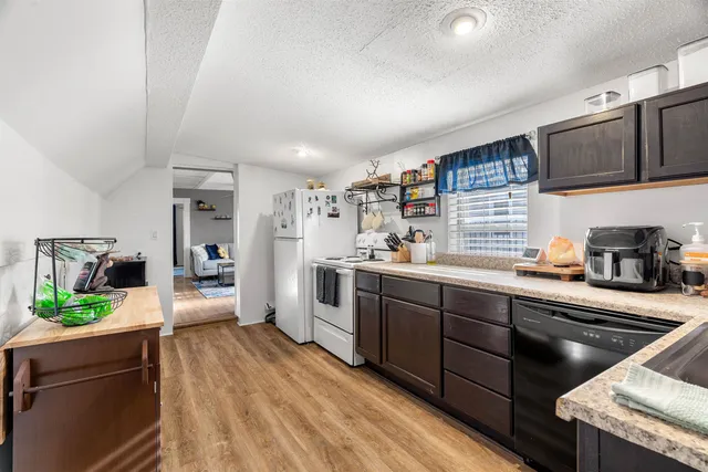 $650,000 | 374 Bartlett Street, Manchester, NH 03102