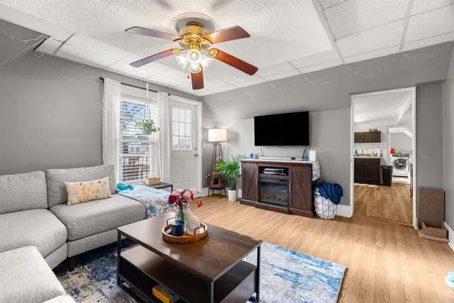 $599,000 | 374 Bartlett Street, Manchester, NH 03102