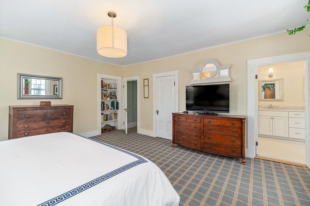 18 Union Street Manchester, MA 01944 - Photo 32 of 38