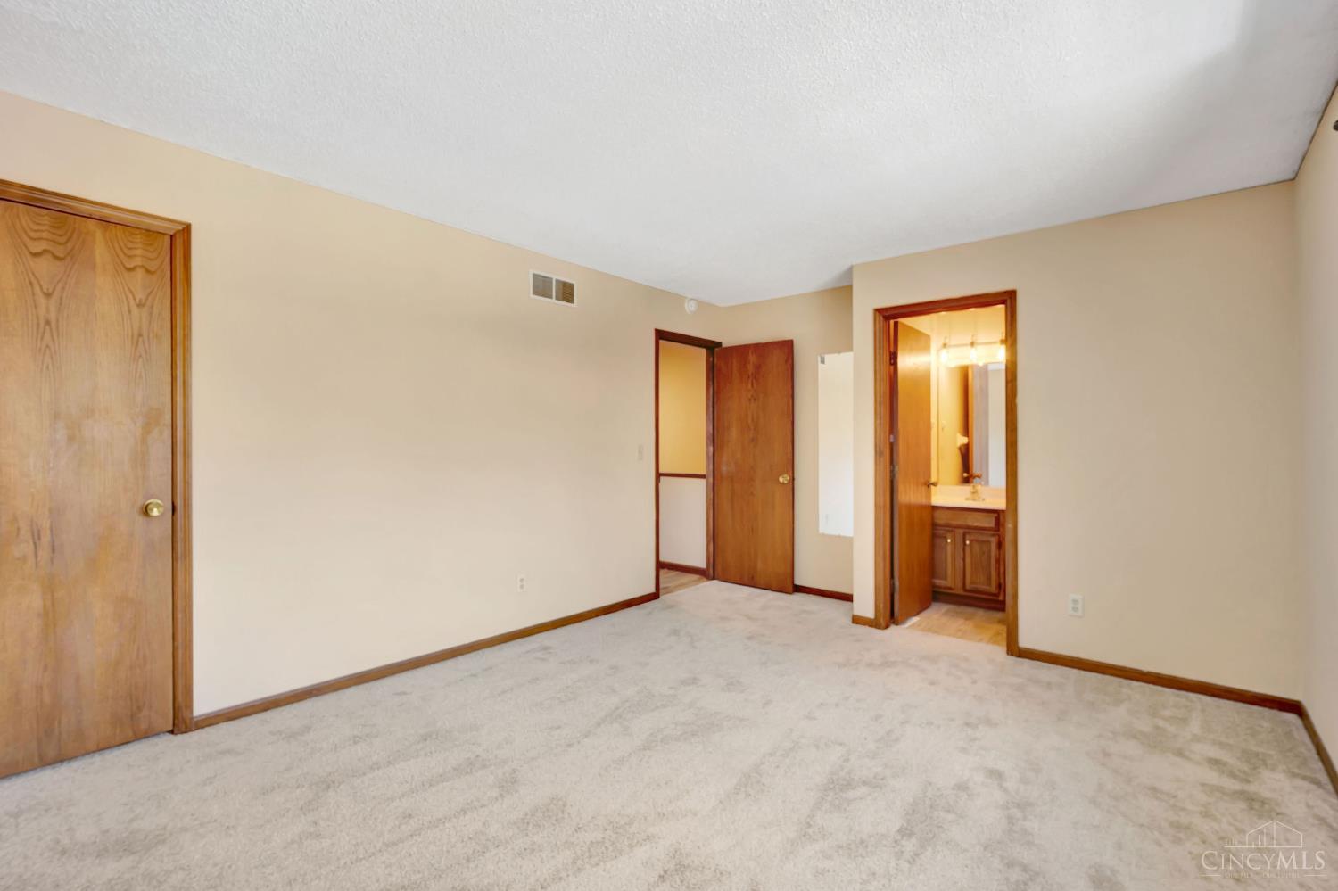 10667 Montgomery Road, Unit 13 Montgomery, OH 45242 - Photo 20 of 36