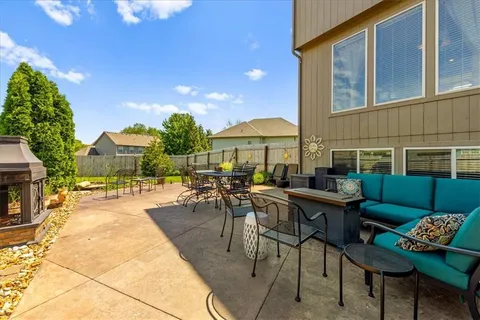 $549,900 | 1404 Southwest 41st Circle, Lee's Summit, MO 64082