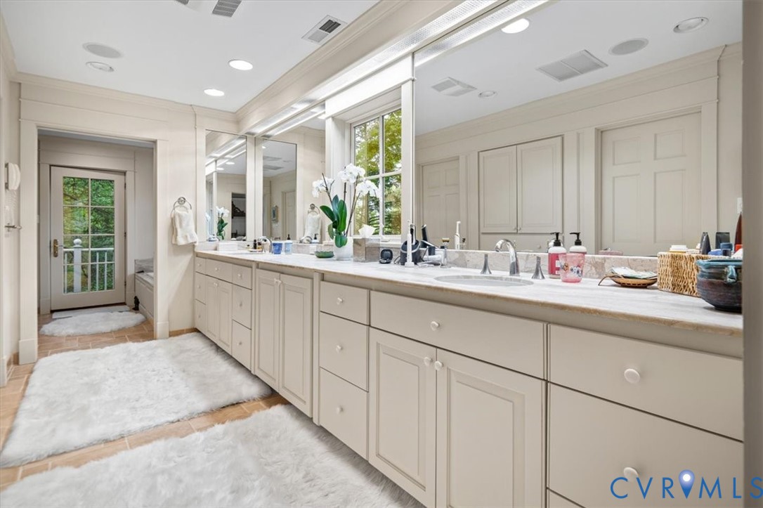 14335 Horseshoe Ford Road Ashland, VA 23005 - Photo 23 of 64 a kitchen with sink and mirror