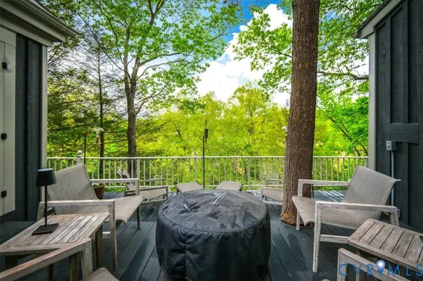 a view of a yard with a tree