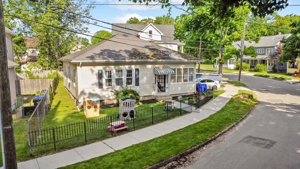 81 Eleanor Road Springfield, MA 01108 - Photo 2 of 23
