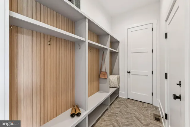 $8,800 | 5017 17th Street North, Arlington, VA 22207