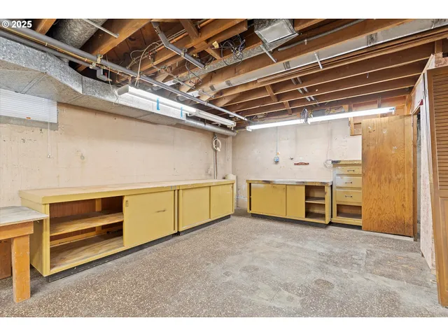 a view of entryway and hall