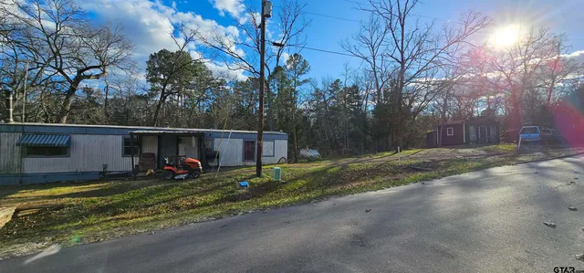a view of a car in front of a house