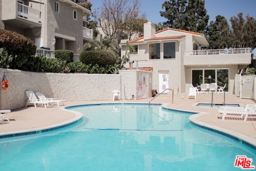 28362 Rey De Copas Lane Malibu, CA 90265 - Photo 16 of 17