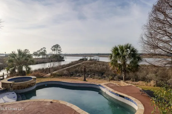 $649,000 | 957 North Shore Drive, Biloxi, MS 39532