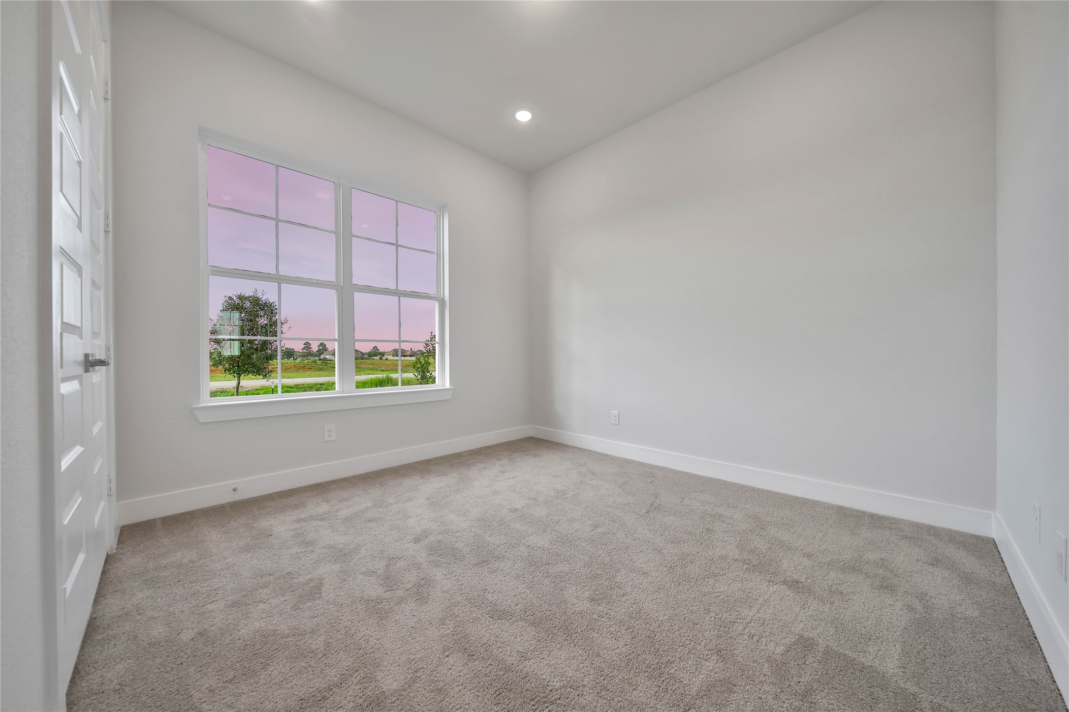 4602 Magnolia Bend Drive Rosharon, TX 77583 - Photo 26 of 39 an empty room with windows