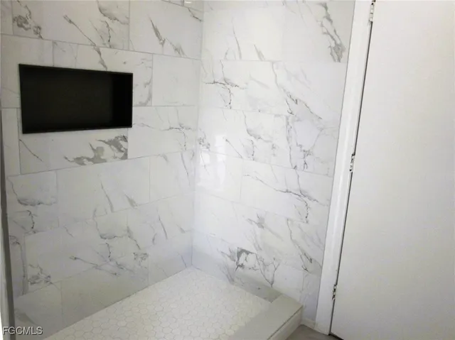 $325,000 | 2122 Southeast 5th Terrace, Cape Coral, FL 33990