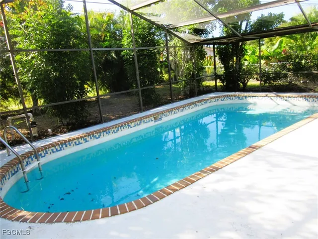 $325,000 | 2122 Southeast 5th Terrace, Cape Coral, FL 33990