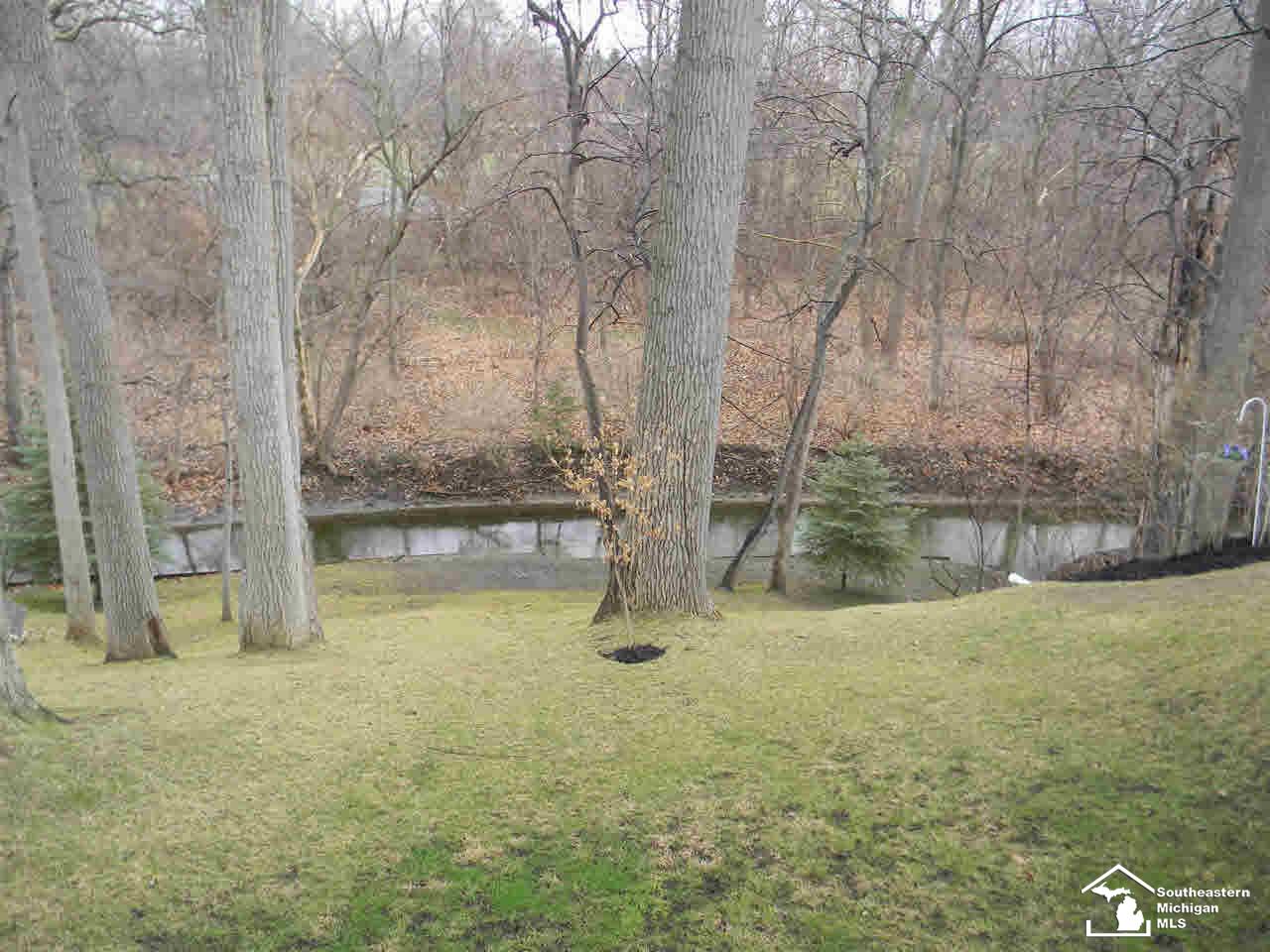 2453 Sandpiper Road Lambertville, MI 48144 - Photo 20 of 21 20434249-19.JPG