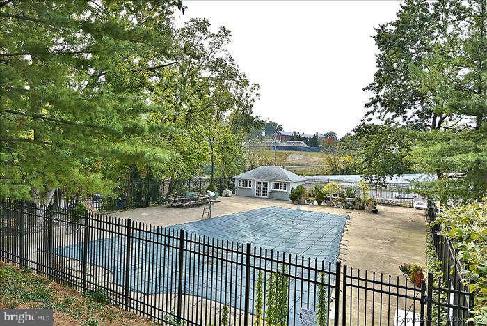1210 North Taft Street, Unit 903 Arlington, VA 22201 - Photo 17 of 21 a view of a patio and a yard