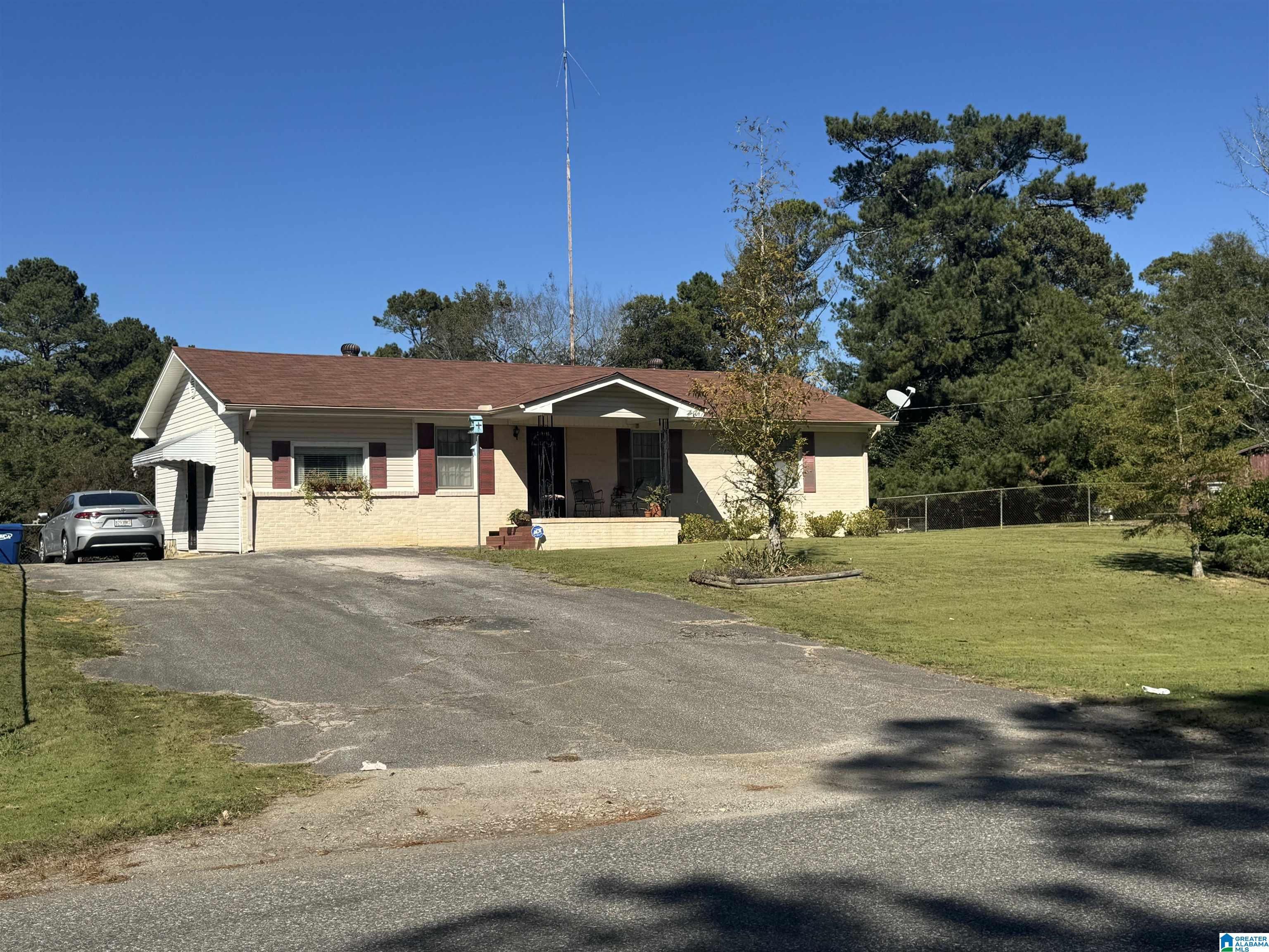 923 Nimitz Avenue Talladega, AL 35160 - Photo 3 of 35