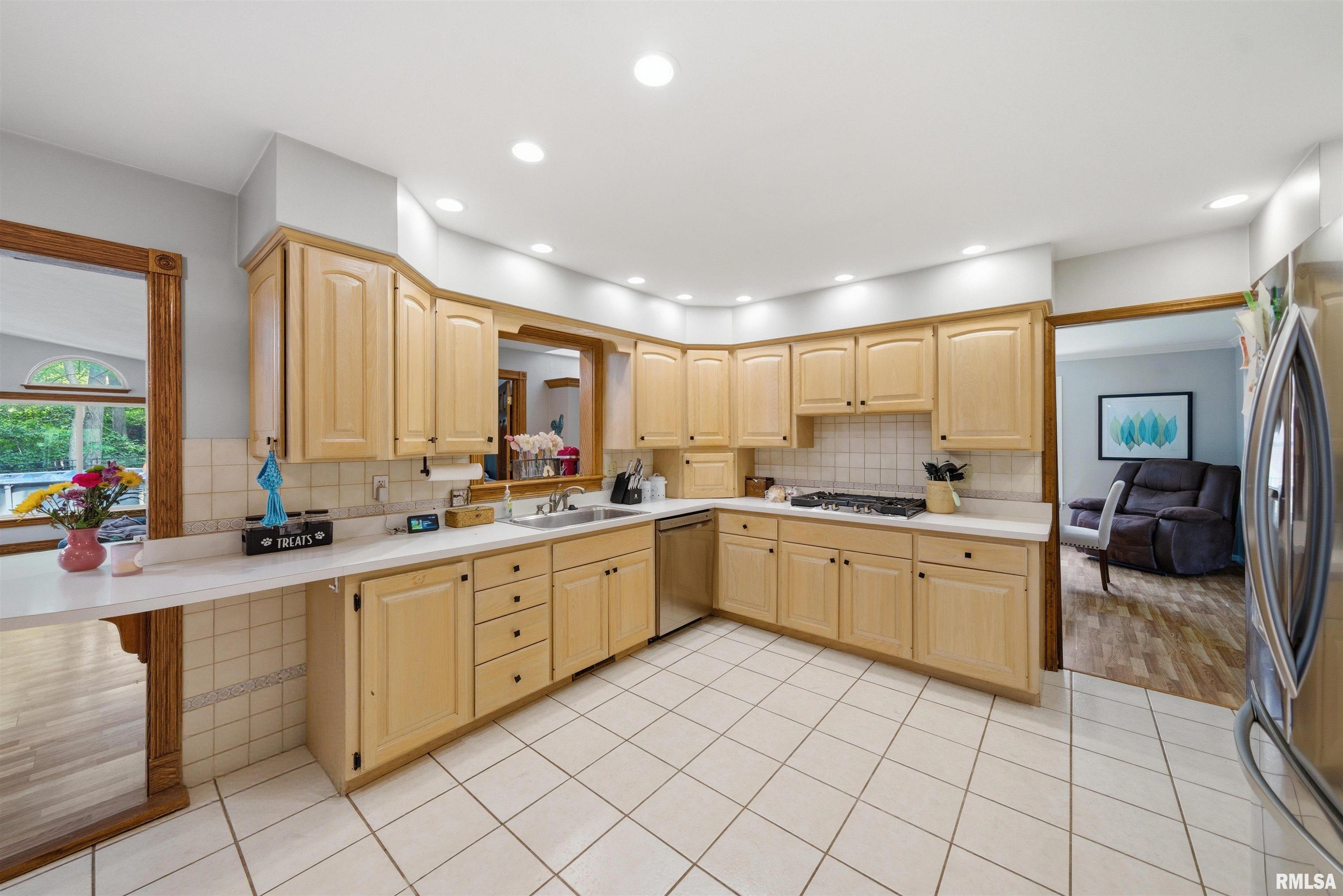 6421 North Jamestown Road Peoria, IL 61615 - Photo 12 of 72