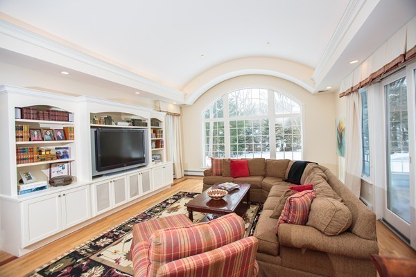 10 Nobscot Road Weston, MA 02493 - Photo 4 of 23 Gallery Image 4