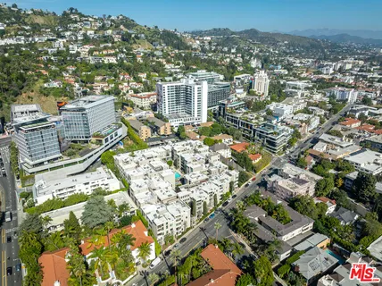 $1,075,000 | 8455 Fountain Avenue, Unit 302, West Hollywood, CA 90069