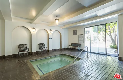 $1,075,000 | 8455 Fountain Avenue, Unit 302, West Hollywood, CA 90069