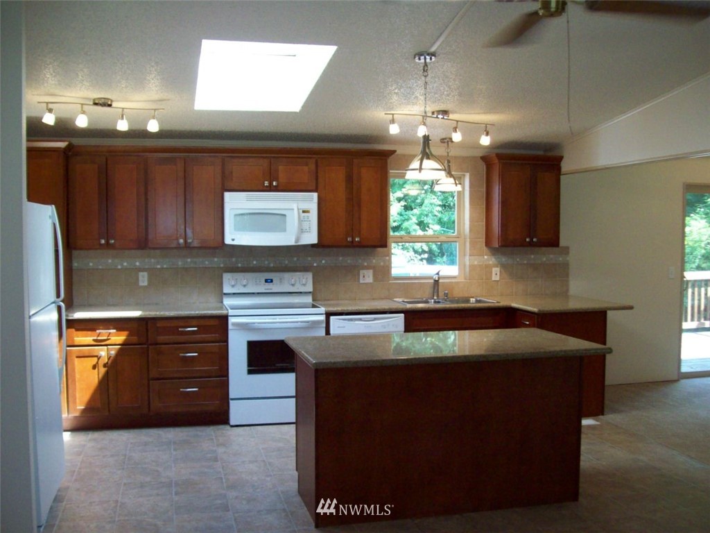 18856 Southeast 213th Street Renton, WA 98058 - Photo 8 of 18