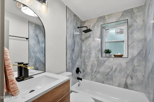 $474,900 | 323 North 8th Street, Fernandina Beach, FL 32034