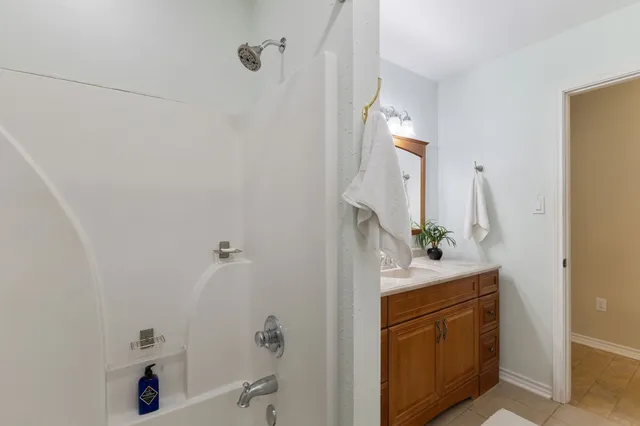 $2,100 | 1072 Papenberg Road, Columbus, TX 78934