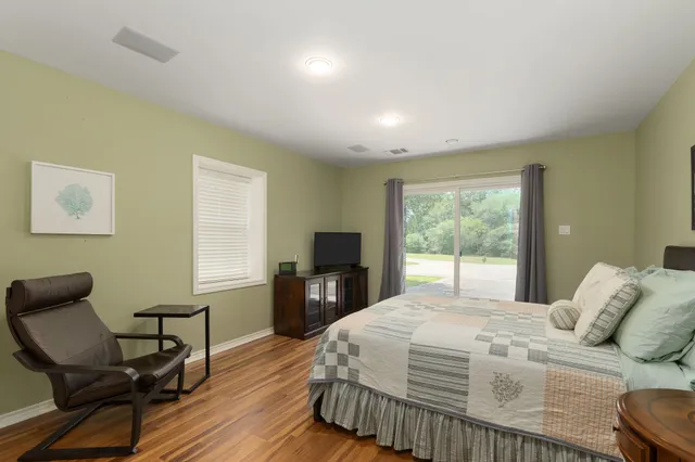 $2,100 | 1072 Papenberg Road, Columbus, TX 78934