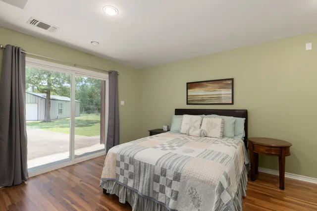 $2,100 | 1072 Papenberg Road, Columbus, TX 78934